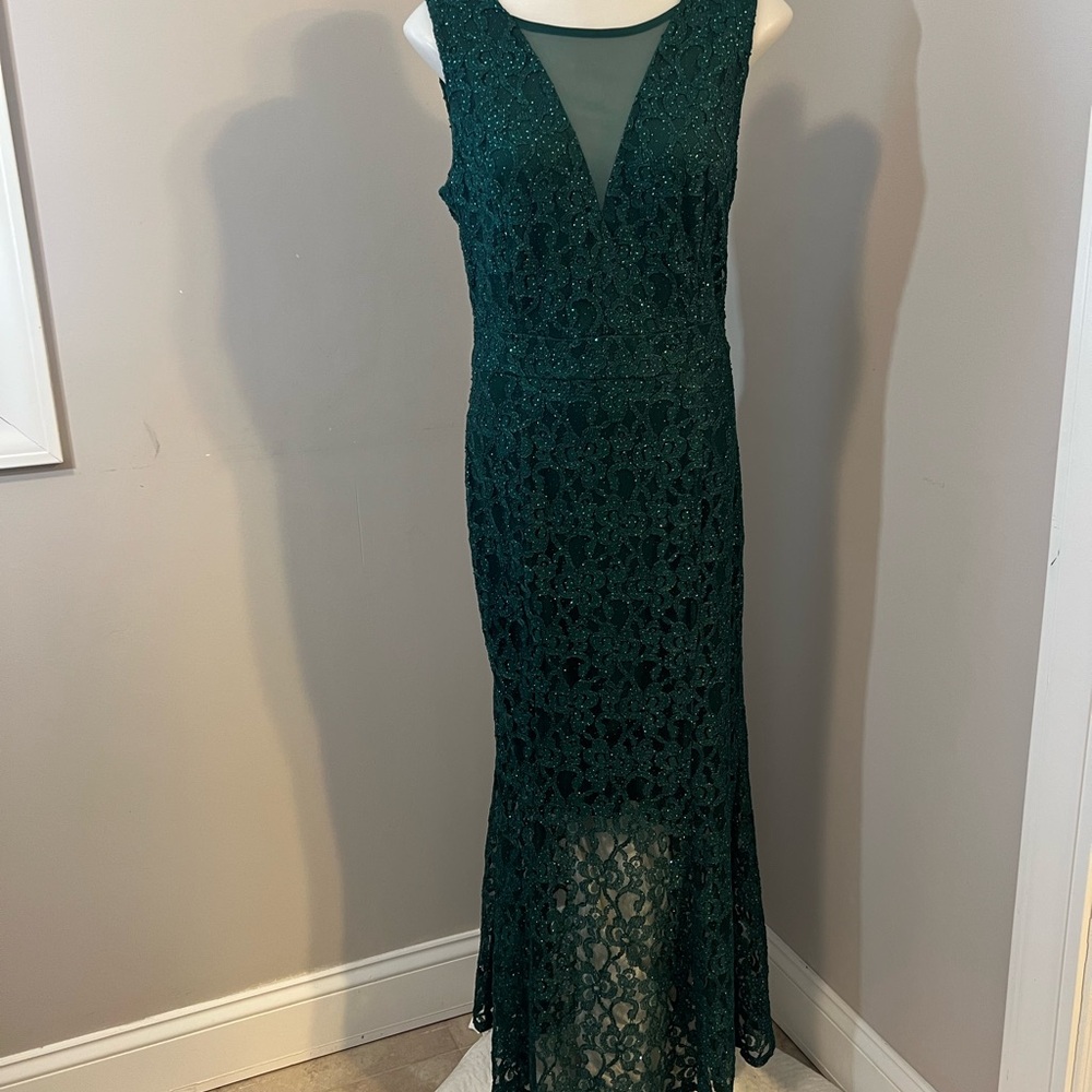 Enfocus Studio Green Plunge Neck Sleeveless Gown - Picture 2 of 14